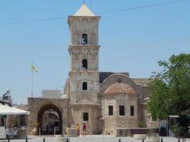 larnaca, cipro - 25 luglio 2015 turismo in città e resort foto