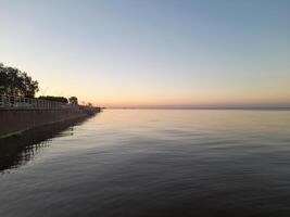 tramonto sulla spiaggia foto