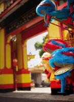 davanti Visualizza di il tempio cancello. adatto per uso durante Cinese nuovo anno celebrazioni. foto