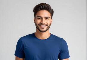 ai generato bello giovane adulto uomo con un' allegro Sorridi, indossare un' blu t camicia, che rappresentano casuale moda o Uomini Salute consapevolezza foto