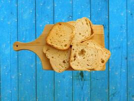 pane su fondo in legno foto