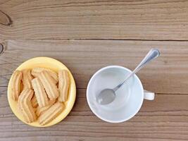 biscotti nel il cucina su sfondo foto