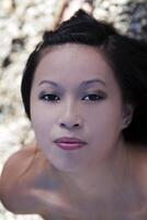 all'aperto ritratto giovane attraente asiatico americano donna foto