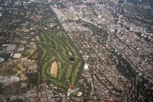 golf corso nel Messico città aereo Visualizza paesaggio a partire dal aereo foto