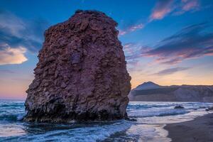 fyriplaka spiaggia su tramonto, milos isola, cicladi, Grecia foto