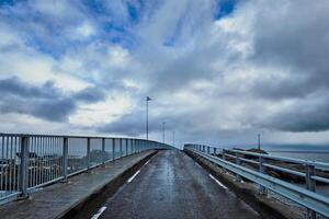 strada su ponte nel Norvegia foto