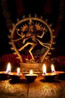 shiva nataraja con Diwali luci foto