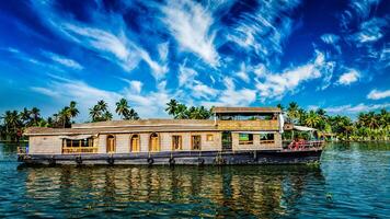 casa galleggiante su kerala stagni, India foto