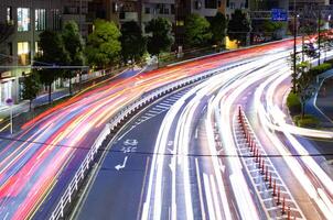 un' notte traffico marmellata a yamate viale nel tokyo lungo tiro foto