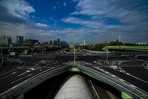 un' traffico marmellata a il città attraversamento nel tokyo largo tiro foto