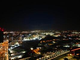 aereo notte Visualizza di illuminato città centro edifici di Birmingham centrale città di Inghilterra unito regno. marzo 30, 2024 foto