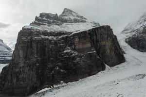 aereo Visualizza di snow-capped montare lefroy su un' autunno giorno foto