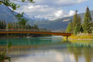 pedone ponte nel Banff foto