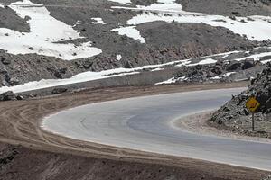 laguna del inca è un' lago nel il cordigliera regione, chile, vicino il confine con argentina. il lago è nel il portillo regione foto