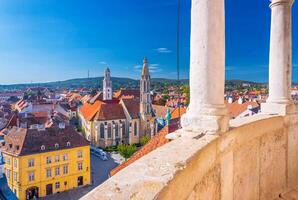 un' panoramico Visualizza a partire dal il balcone di il fuoco Torre di sopron, un vecchio ungherese cittadina. foto