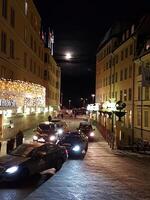 un' strada nel stoccolma a notte foto