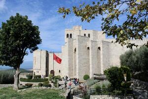 Kruje, Tirana, Albania 2024 - parco di il castello kruja foto