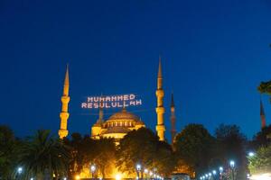 islamico foto. sultanahmet o blu moschea nel Istanbul a notte. foto