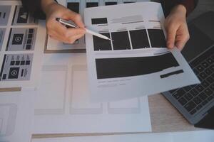 UX ui design processi per alla moda mobile applicazione e sito web . creativo prototipo di wireframe per professionale App sviluppatore . foto