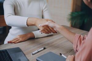 contrarre e attività commerciale occupazione curriculum vitae lavoro colloquio reclutamento. hr revisione il profilo curriculum vitae di il lavoro richiedente. attività commerciale occupazione e umano risorsa gestione concetto. foto