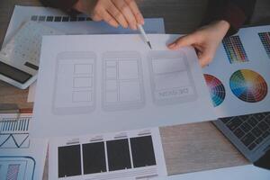 UX ui design processi per alla moda mobile applicazione e sito web . creativo prototipo di wireframe per professionale App sviluppatore . foto