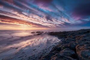 ai generato colorato nuvoloso cielo migliora pittoresco paesaggio marino bellezza foto