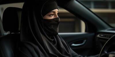 ai generato arabo musulmano donna nel velo e sciarpa guida un' macchina. generativo ai foto