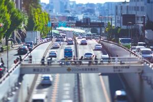 un' miniatura traffico marmellata a il centro strada nel tokyo foto