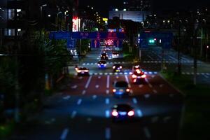 un' notte miniatura traffico marmellata a il centro strada nel tokyo foto