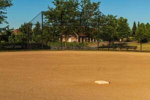 presto Alba a un' baseball campo nel un' comunale parco foto