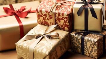 vacanza i regali e regali, nazione Villetta stile avvolto regalo scatole per boxe giorno, Natale, san valentino giorno e vacanze shopping saldi, bellezza scatola consegna foto