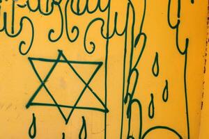 tel aviv Israele marzo 20, 2024. colorato graffiti su il muri di case nel il città di tel aviv. foto