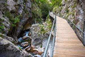 sapadere canyon con di legno percorsi e cascate di cascate nel il Toro montagne vicino Alanya, tacchino foto