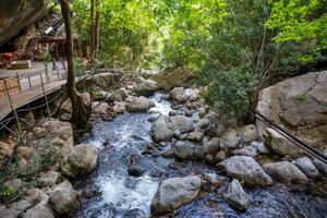 sapadere canyon con di legno percorsi e cascate di cascate nel il Toro montagne vicino Alanya, tacchino foto