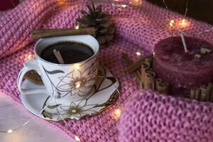 un' tazza di caffè con cannella. casa arredamento. accogliente ancora vita. foto