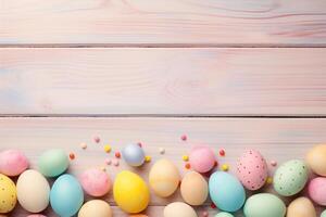 Pasqua vacanza celebrazione bandiera saluto carta con pastello dipinto uova su luminosa di legno tabel struttura foto