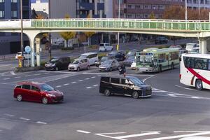 un' traffico marmellata a il grande attraversamento nel kyoto giorno foto