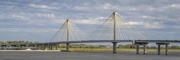 panorama di il Clark ponte, un' strallato ponte attraverso il Mississippi fiume fra ovest Alton, Missouri e Alton, Illinois. foto