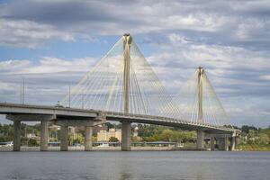 il Clark ponte è un' strallato ponte attraverso il Mississippi fiume fra ovest Alton, Missouri e Alton, Illinois. foto