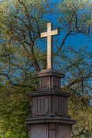 monumento della croce a piazza re peter a pancevo, serbia foto