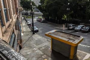 strada vuota nel centro della città di san paolo, brasile foto