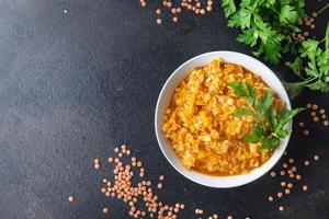 lenticchie rosse con legumi stufati di verdure e spezie curry indian dal soup foto