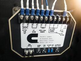 installazione terminali connessione modulo controllo Schermo monitoraggio per Generatore energia pianta. foto