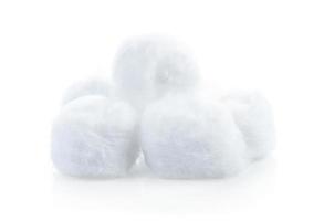 lana di cotone isolare su sfondo bianco foto