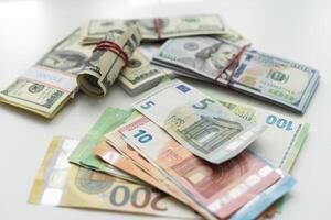 banconote, americano dollaro, europeo moneta, Euro, vario i soldi. foto