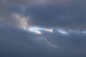 tempesta nuvole nel il cielo durante estate foto