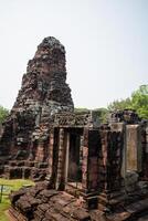 phimai pietra castello antico a storico parco, phimai quartiere, nakhon ratchasima foto