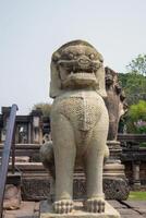 phimai pietra castello antico a storico parco, phimai quartiere, nakhon ratchasima foto