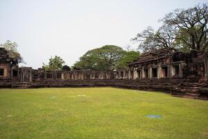 phimai pietra castello antico a storico parco, phimai quartiere, nakhon ratchasima foto