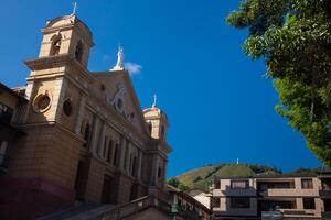 san jose de pacora Chiesa a il centrale piazza di il piccolo cittadina di pacora nel Colombia foto